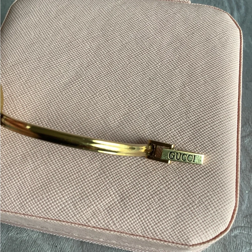 GUCCI bangle watch with set of bezels🧡🤍💙❤️ - Picture 8 of 10